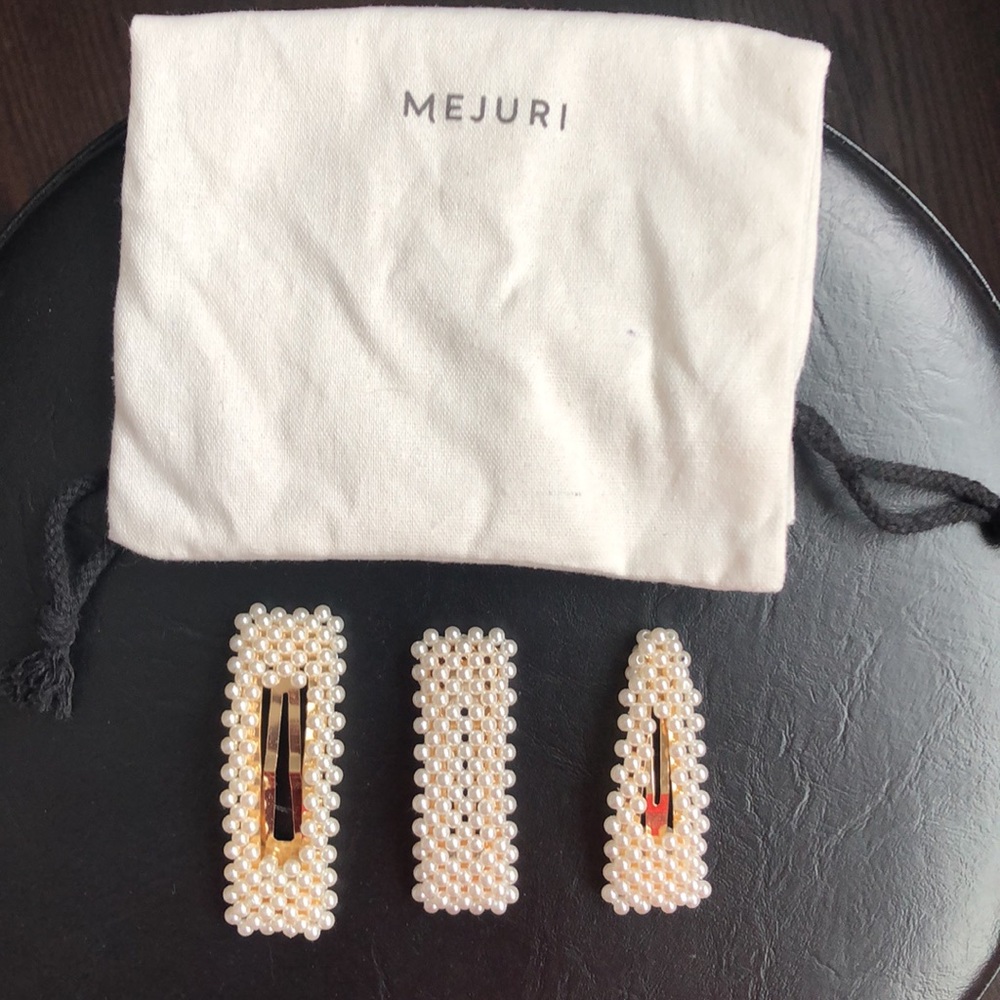 Mejuri - empty dust bag with 3 pearls clips included
